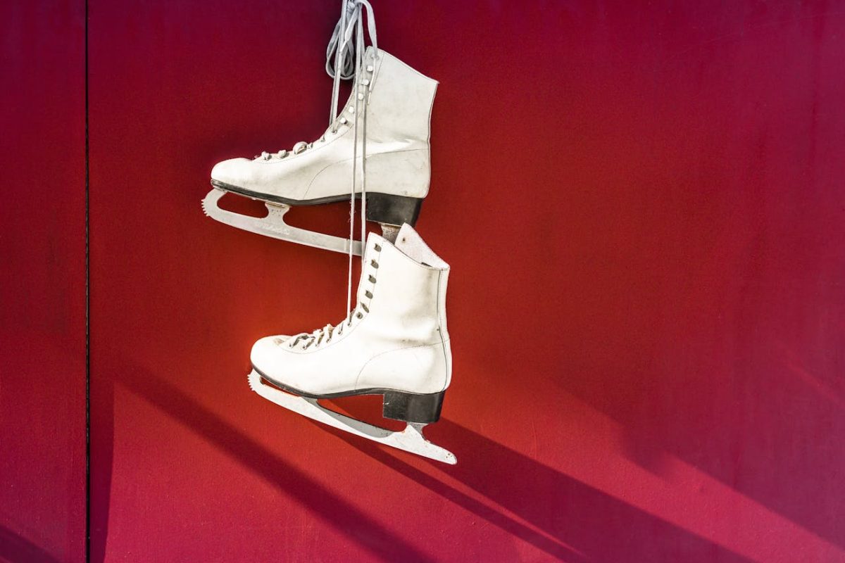 5 Rekomendasi Sepatu Ice Skating, Pemula Wajib Punya Salah Satunya