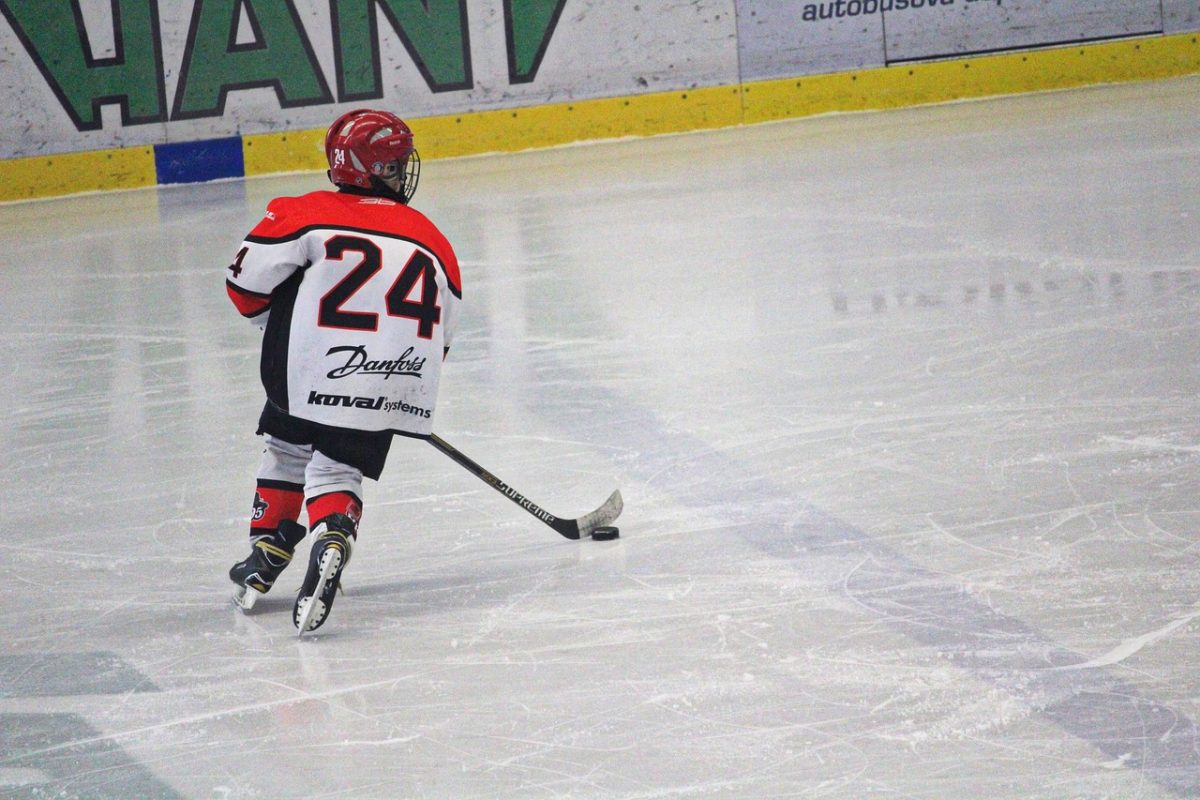 Tips Memilih Peralatan Ice Hockey Berdasarkan Jenis Peralatannya